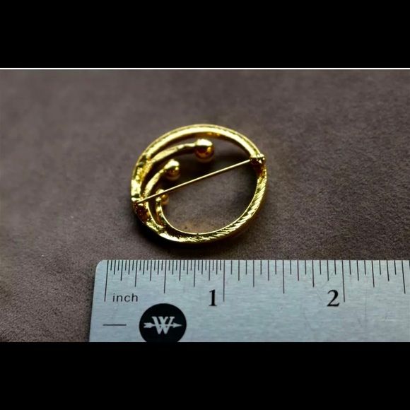 062)*Vintage* Monet Brooch - Picture 3 of 4